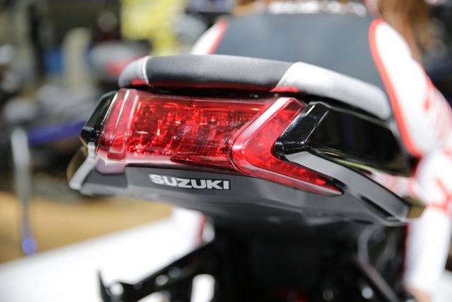 đèn chiếu sáng Suzuki Katana 2019