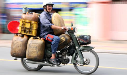 Người Nhật ngạc nhiên khi thấy Honda Cub "ngày xưa" vẫn ro ro trên đường Việt 1