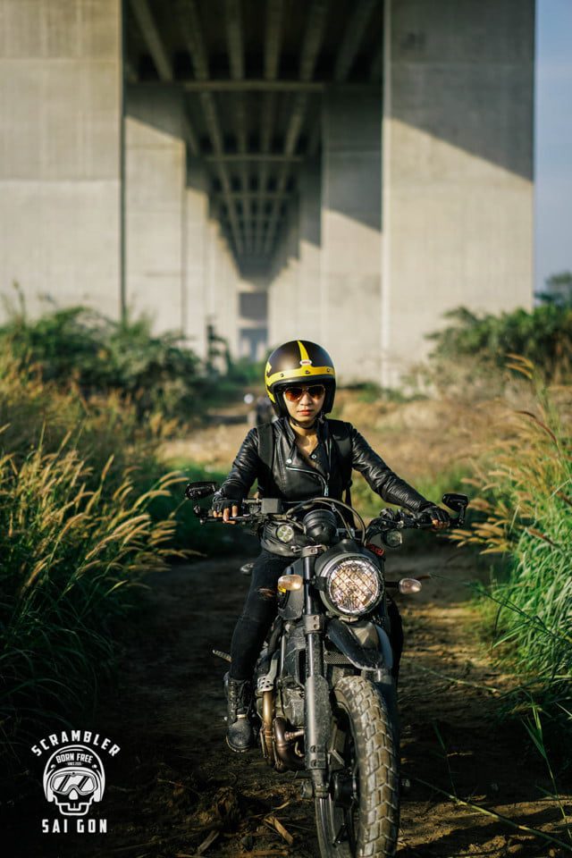 Ngắm nữ biker Sài Gòn cực cá tính bên Ducati Scrambler Full Throttle ảnh 9