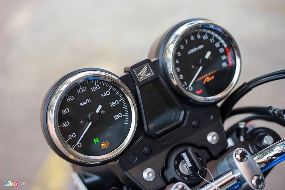 Honda CB400 SF bản kỷ niệm 25 năm có giá bán từ 389 triệu đồng 9