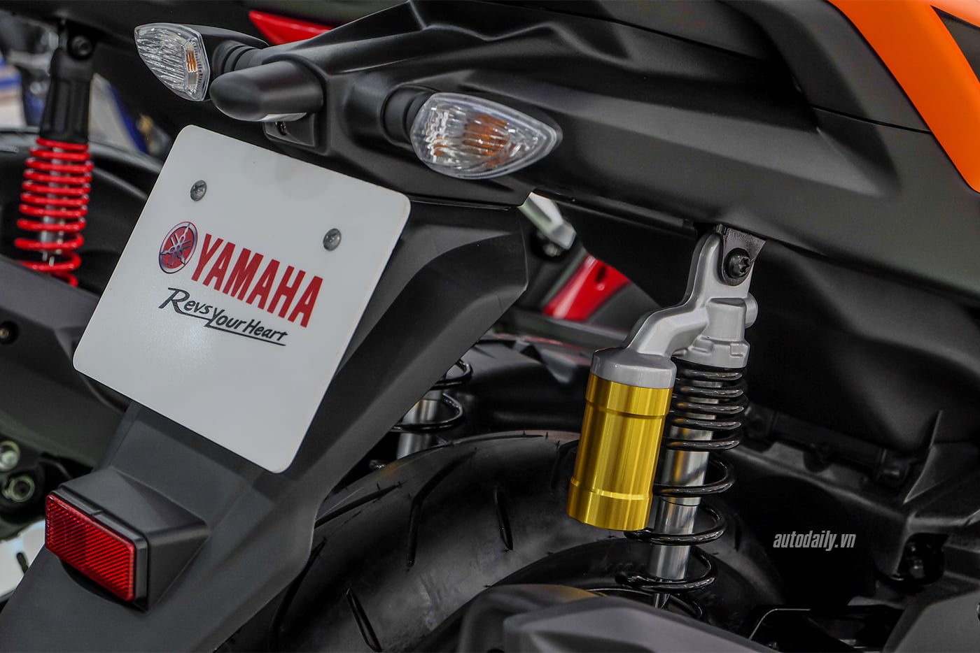 Yamaha NVX 155 ABS thêm màu "Cam sành điệu", giá từ 52,7 triệu đồng 11