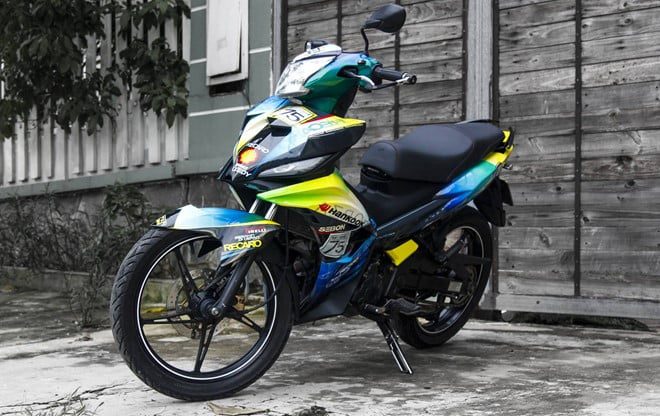 Exciter 135 độ chế mủ ấn tượng và sơn tem đấu bắt mắt