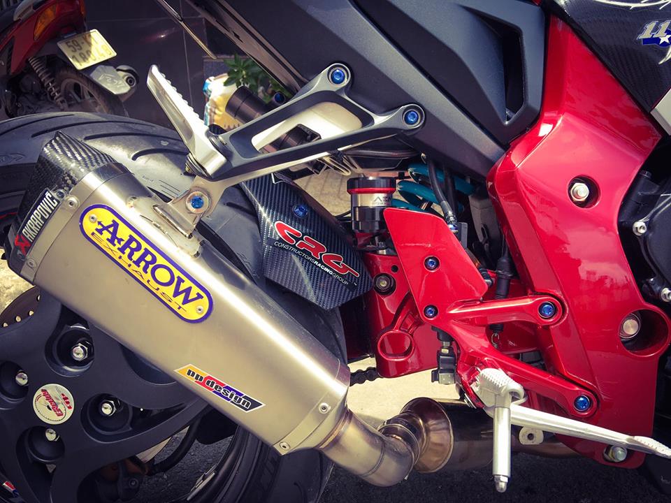 Honda CB1000R độ nổi bật với loạt trang bị hàng hiệu
