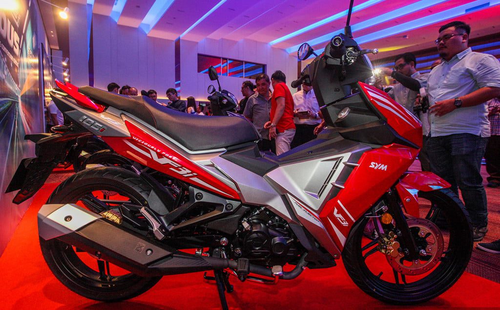 SYM VF3i 2018 giá 2.170 USD đối thủ cạnh tranh mới cho Yamaha Exciter 23