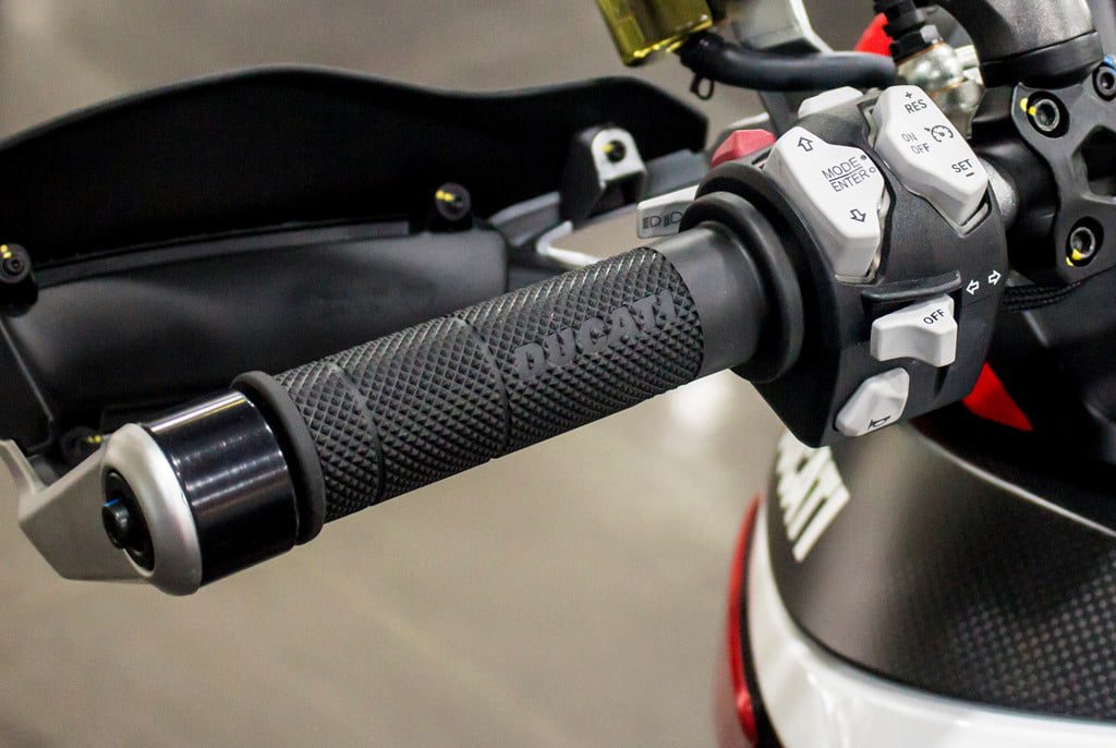 Khám phá chiếc môtô Ducati có giá ngang ôtô Toyota Camry tại Việt Nam 10 Khám phá chiếc môtô Ducati có giá ngang ôtô Toyota Camry tại Việt Nam 9