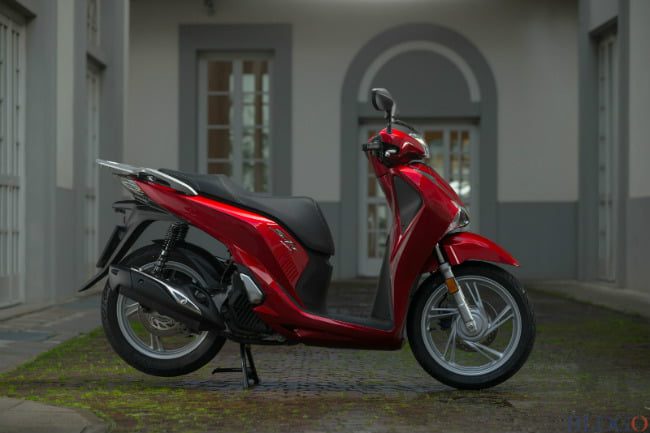 Honda SH150i sản xuất tại Ý có gì khác với Việt Nam? 3