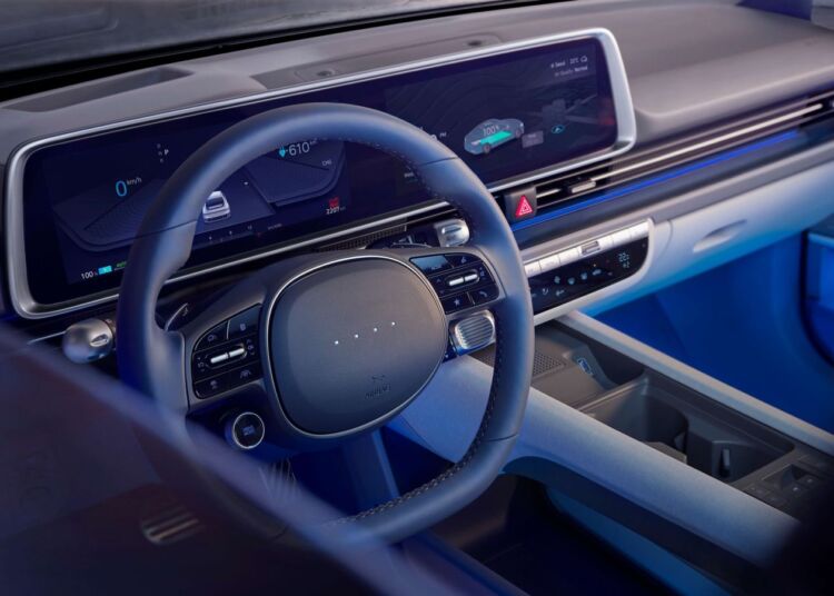 Hyundai Ioniq 6 trang bị hệ thống màn hình với các tính năng hỗ trợ lái ưu việt
