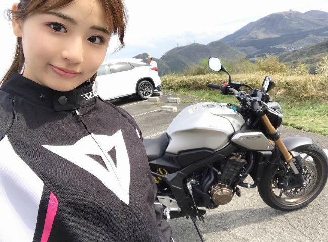 Ngắm người đẹp 9x Nhật Bản rạng ngời bên moto 11