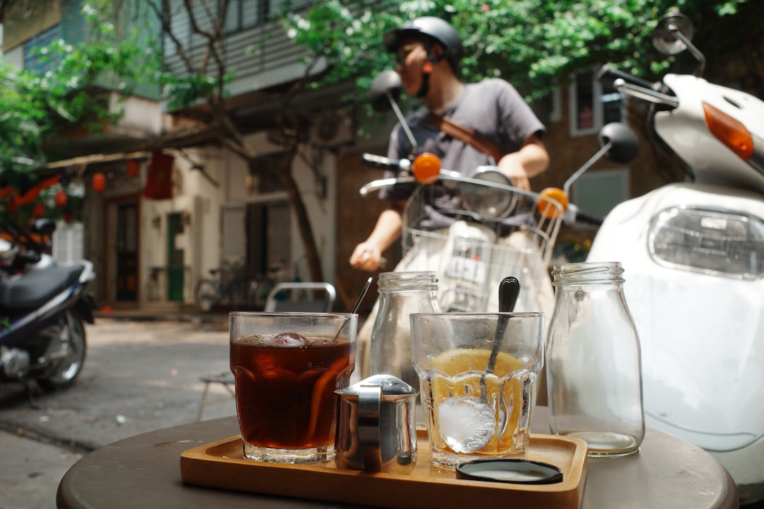 biker uống cafe trò chuyện biker uống cafe trò chuyện