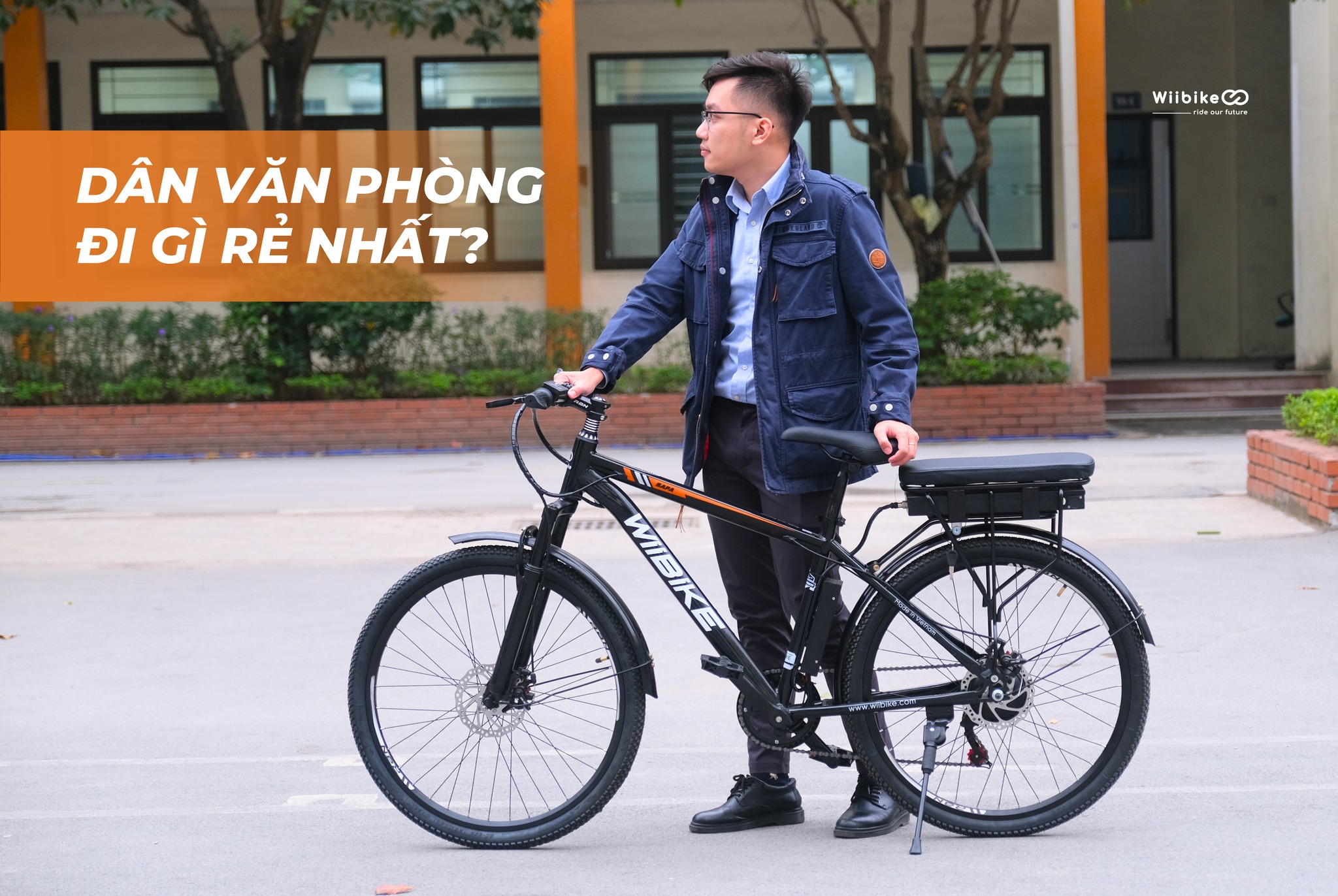 dân văn phòng đi xe điện hiện đại