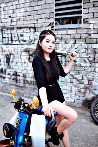 Hot girl Việt đọ dáng "siêu sexy" bên Honda Super Cub - Hình 4 Hot girl Viet do dang "sieu sexy" ben Honda Super Cub-Hinh-4