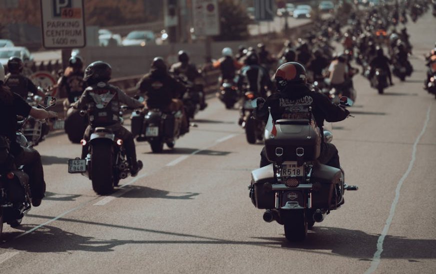 đoàn xe moto trên đường phượt