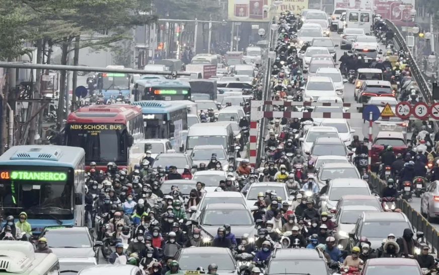 Hà Nội kẹt xe cuối năm: Biker ứng xử thế nào để văn minh?