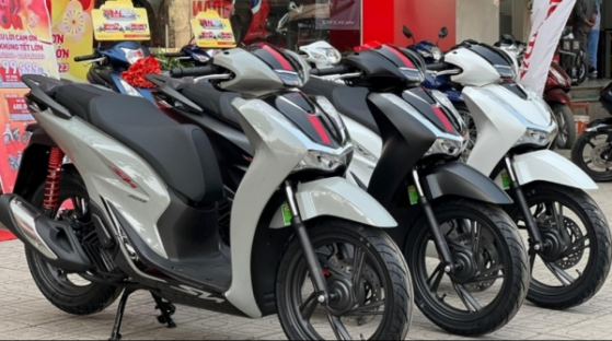 So sánh giá Honda SH và đối thủ: Chọn xe nào?
