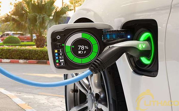 người dùng sạc xe điện người dùng sạc xe điện