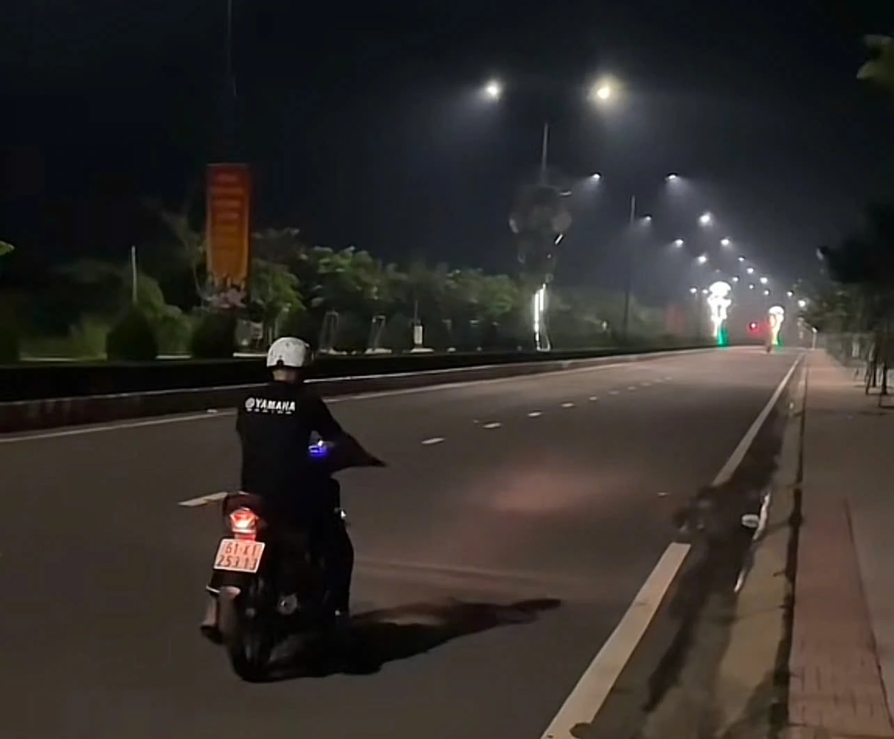 thanh niên bốc đầu quay clip thanh niên bốc đầu quay clip