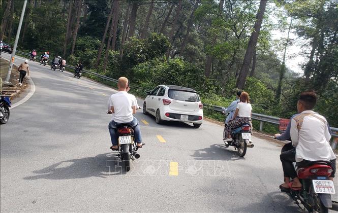 xe máy vượt ẩu nguy hiểm