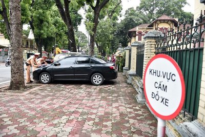 xe ô tô đỗ sai quy định xe ô tô đỗ sai quy định