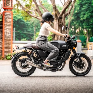 Biker lái xe an toàn