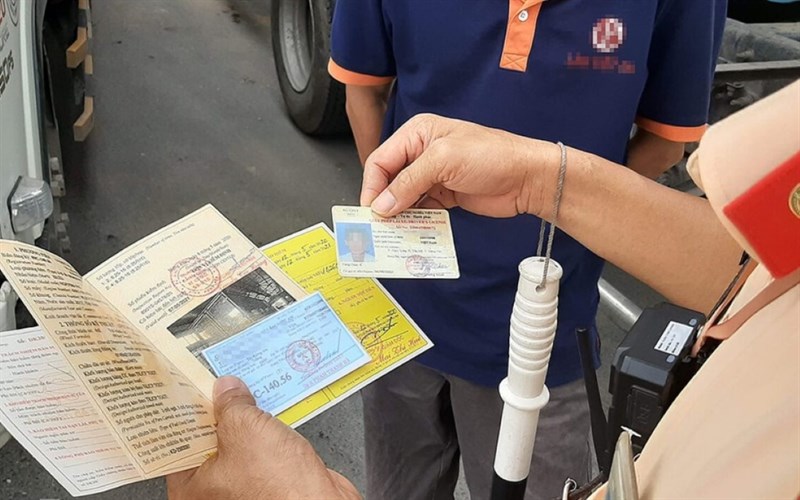 Kiểm tra giấy tờ xe Kiểm tra giấy tờ xe
