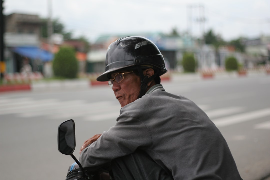 Kiểm tra mũ bảo hiểm hư hại