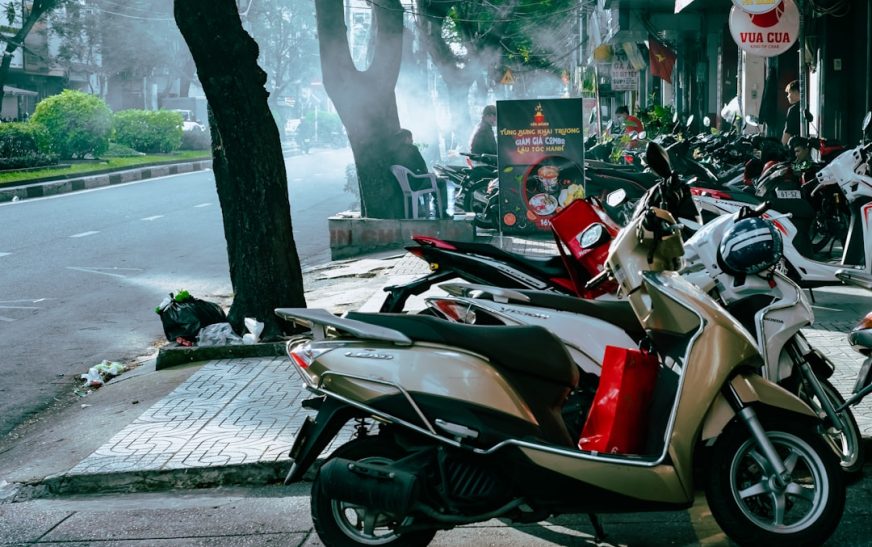 Xử Lý Khẩn Cấp: Sấy Bugi & Lọc Gió Khi Xe Bị Nước Vào Hiệu Quả