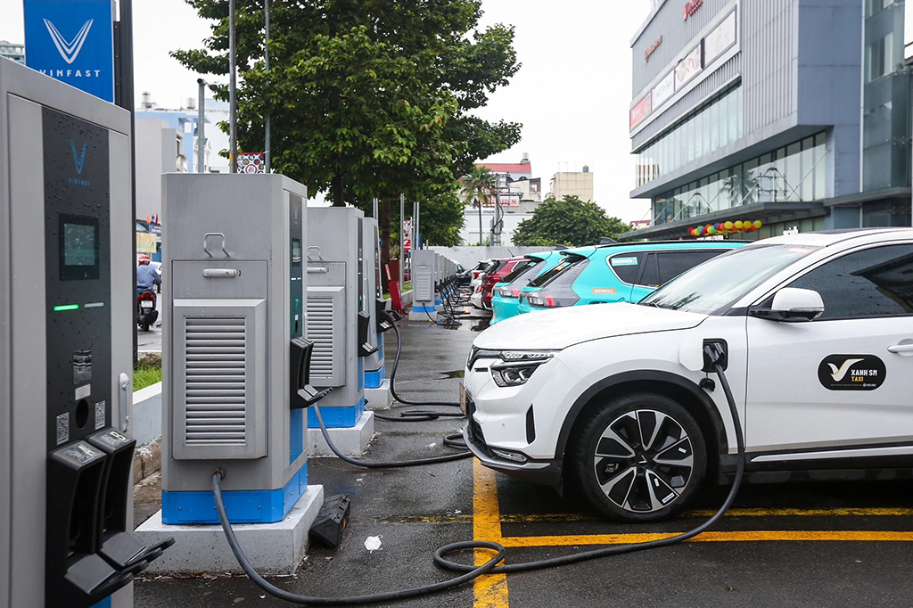 Thị trường xe điện Trung Quốc 2026: Ai đủ sức soán ngôi BYD?